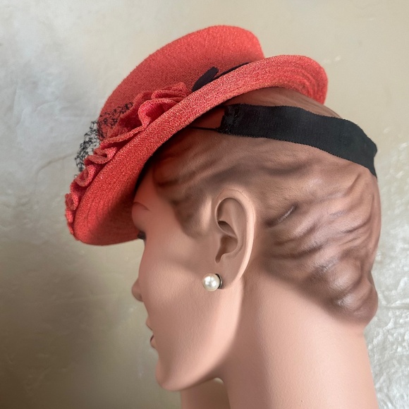 UNIQUE 1940s\' SALMON COLOR FABRIC TILT HAT WITH RUFFLES & BLACK VEILING  ON BRIM main image 8